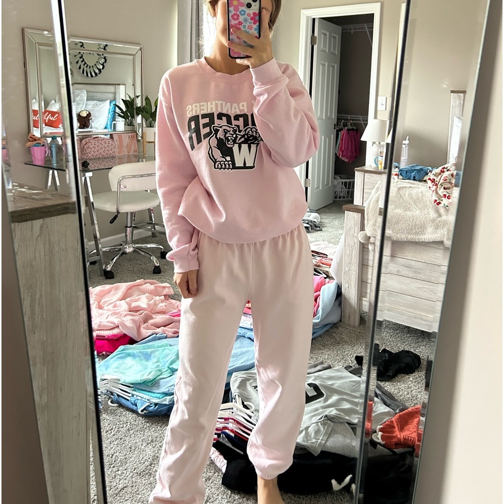 light pink rosa sweatpants- brandy melville